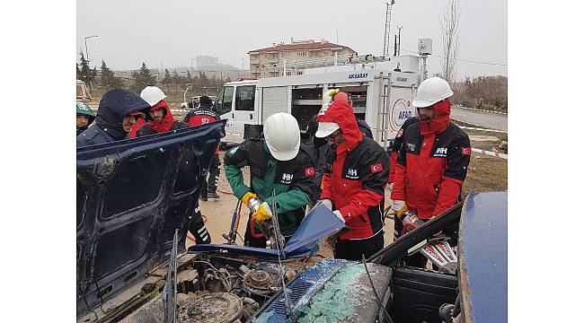 AFAD&#39;dan İHH personeline arama kurtarma eğitimi