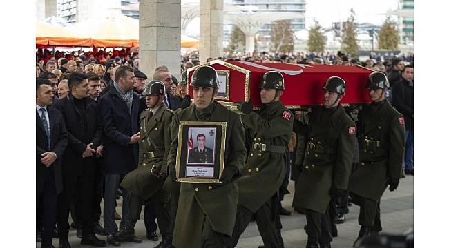 Afrin operasyonunun ilk şehidi Musa Özalkan&#39;ı son yolculuğuna devletin zirvesi uğurladı