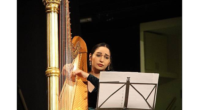 Arpist Zeynep Öykü&#39;den &#39;barok&#39; rüzgarı