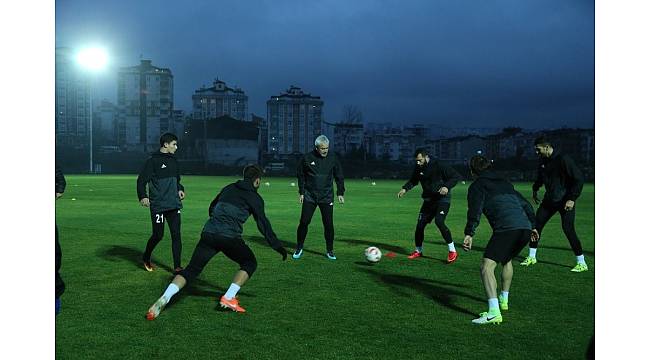 Çanak ve Yılmaz&#39;dan antrenman sürprizi