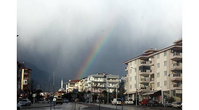 Denizli&#39;de gökyüzü renkten renge girdi