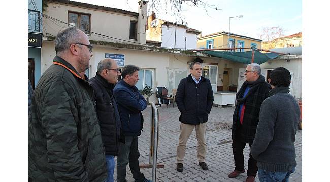 Gencer, Ayvalık Perşembe Pazarı&#39;ndaki düzenlemeleri yerinde inceledi