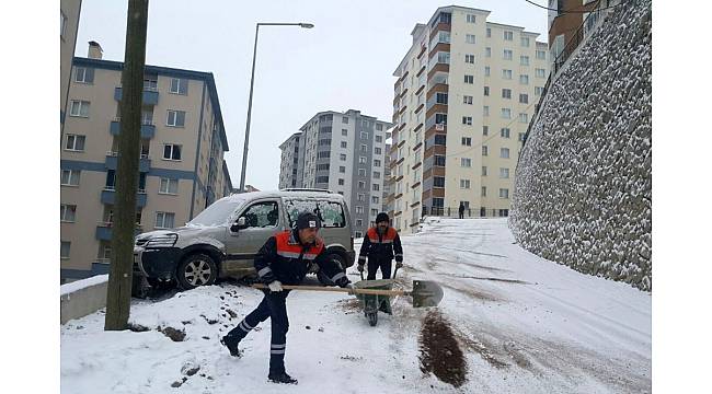 Gümüşhane&#39;ye beklenen kar yağışı geldi