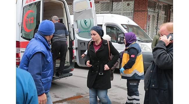 Kartal&#39;da iki minibüs çarpıştı: 6 yaralı