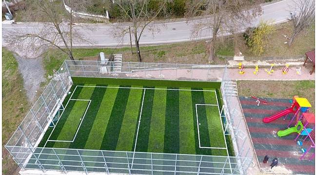 Kartepe Belediyesi parklara futbol sahaları inşa ediyor