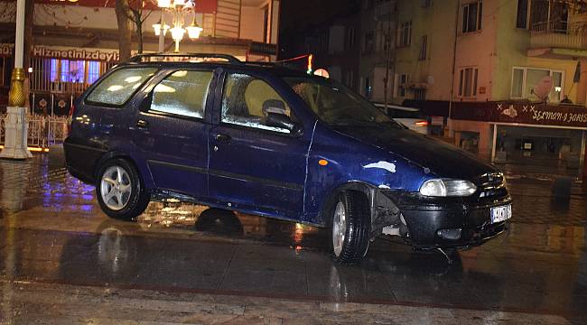 Kaza yapan sürücü otomobilini bırakıp kaçtı