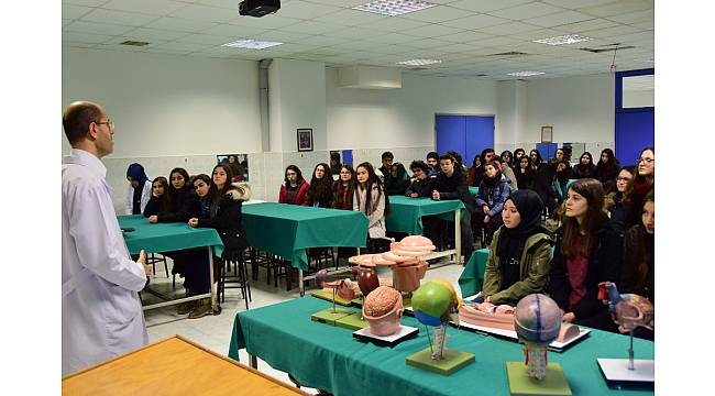 Kocaeli Fen Lisesi&#39;nden Düzce Üniversitesi Tıp Fakültesine ziyaret