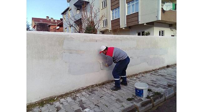 Körfez&#39;de duvar yazıları temizlendi