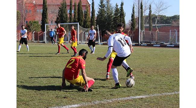 Kula Ülküspor liderliğini koruyor