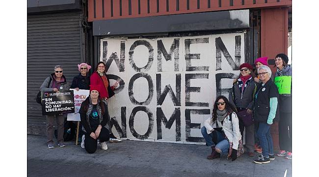 Los Angeles&#39;ta kadınlar Donald Trump&#39;ı protesto etti