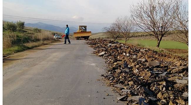 Manisa&#39;da yollar asfaltla yenileniyor