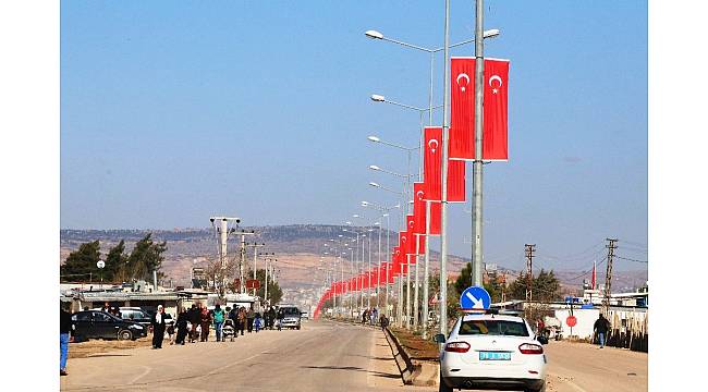 Öncüpınar&#39;da Türk bayraklı destek