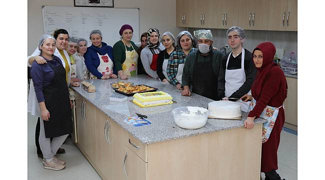 Pastacı çırakları bu kursta yetişiyor