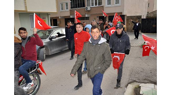 Romanlardan &#39;Zeytin Dalı Harekatı&#39; için gönüllü askerlik müracaatı