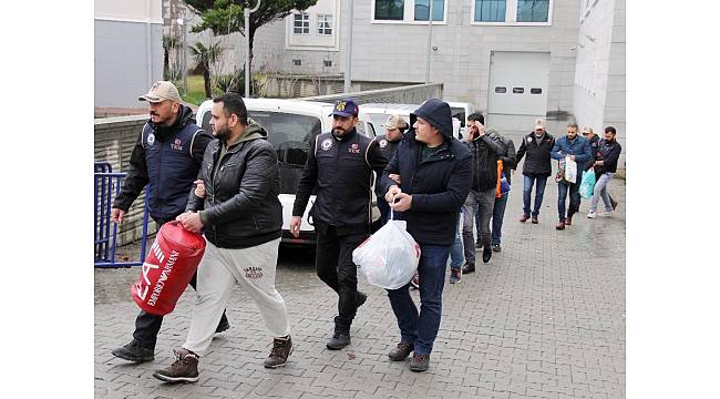 Samsun&#39;da DEAŞ&#39;ın adını kullanarak haraç toplayan 8 Iraklı adliyeye sevk edildi