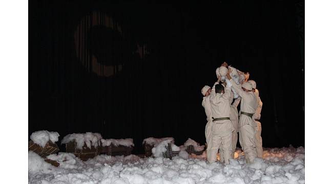 Sarıkamış şehitleri tiyatro oyunuyla anıldı