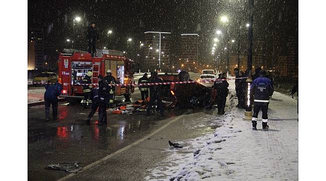 Sivas&#39;ta otomobil takla attı: 1 ölü, 1 yaralı