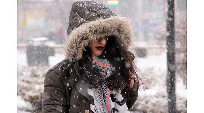 Sivas&#39;ta özlenen kar yağışı başladı