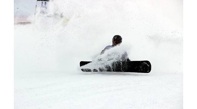 Snowboard Dünya Kupası renkli görüntülere sahne oluyor