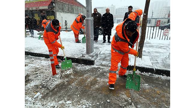 Van&#39;da kar temizleme çalışması