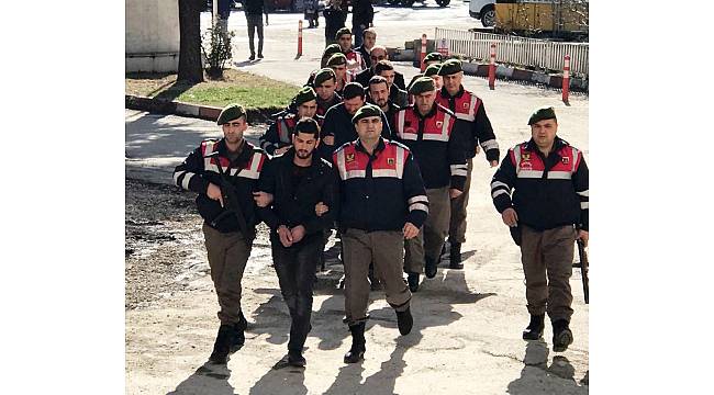 Alacak verecek meselesi yüzünden araçtakileri kurşunladılar