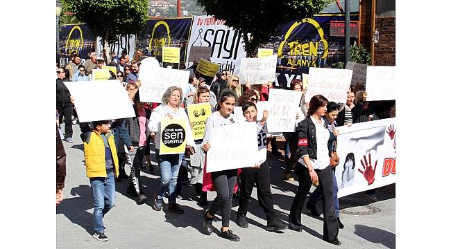 Alanya&#39;da çocuk istismarına tepki yürüyüşü