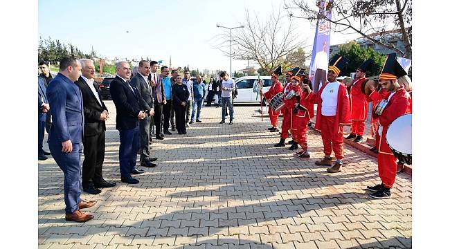 Başkan Sözlü&#39;yü &#39;engelsiz mehter takımı&#39; karşıladı