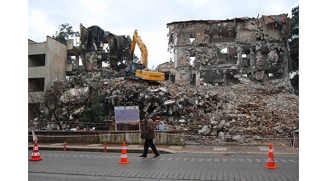 Bayramiç hükümet konağı yıkıldı