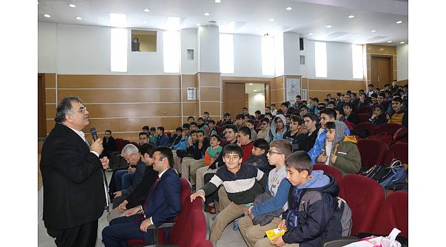 Bingöl&#39;de öğrencilere kişisel gelişim konferansı