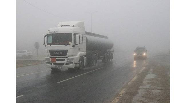 Bolu Dağı&#39;nda yoğun sis ve kar yağışı