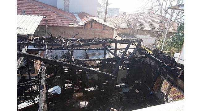 Bozdoğan&#39;da ahşap evde yangın; 1 ölü