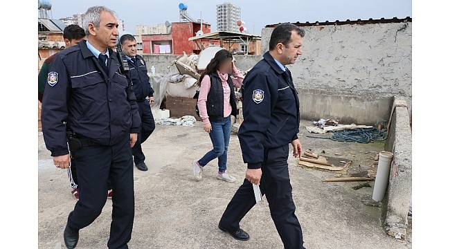 Çatıdaki odadan gelen çığlık sesleri polisi alarma geçirdi