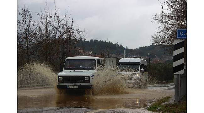 Çatılar uçtu, tekneler battı, alt geçitler göle döndü