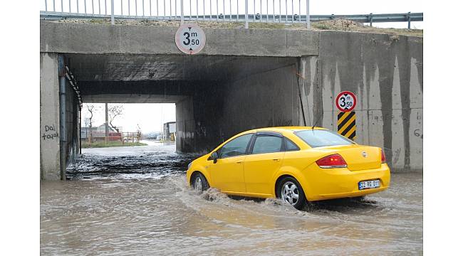 Edirne&#39;de sağanak yağış