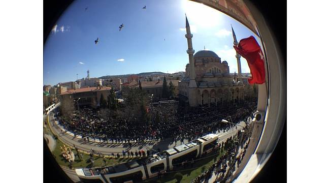 Eskişehirli şehit Serdar Ege&#39;yi binler uğurladı