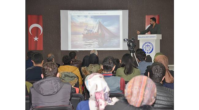 Fotoğraf severler &quot;Yaşamdan Kesitler&quot; konferansında buluştu