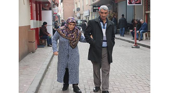 Geçirdiği bel fıtığı ameliyatları, ayağının felç olmasına sebep oldu