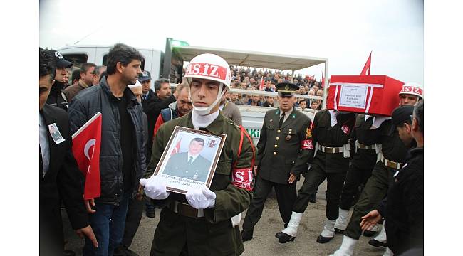 Hataylı Afrin şehidini binler uğurladı