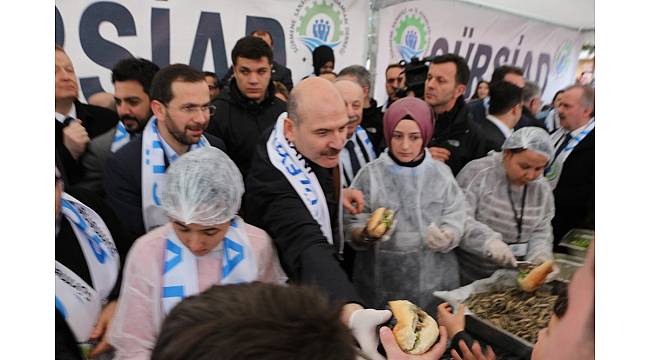 İçişleri Bakanı Süleyman Soylu, hamsi şölenine katıldı