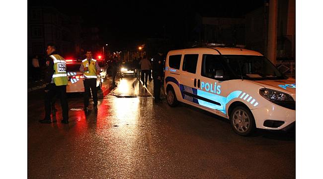 Karaman&#39;da dur ihtarına uymayan kamyonet polisleri peşine taktı