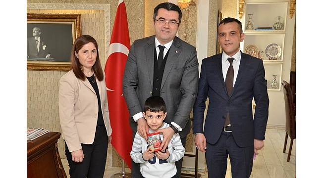 Kumbarasındaki parasını Afrin için bağışladı