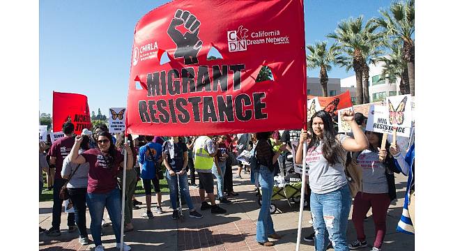 Los Angeles&#39;ta DACA&#39;ya destek için toplandılar