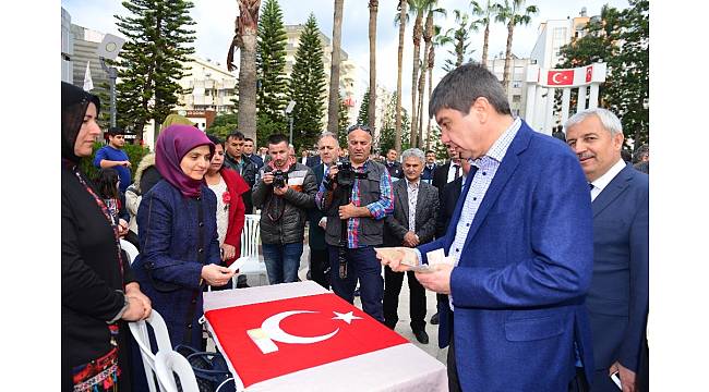 Menderes Türel&#39;den Mehmetçiğe destek