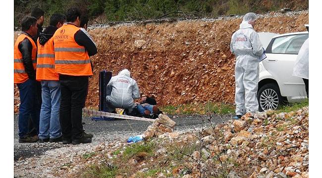 Pazarlamacı araçta ölü bulundu