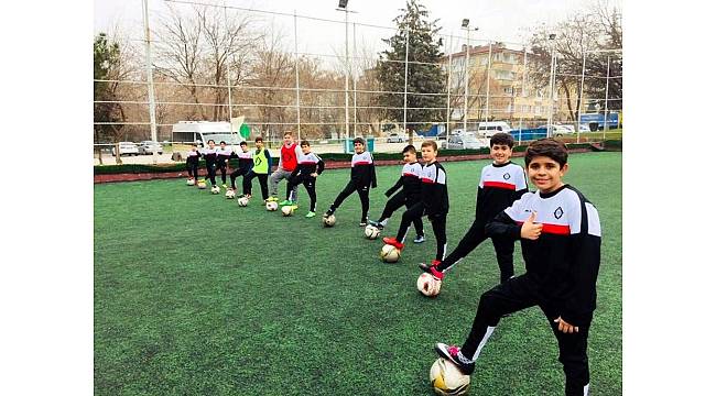 Siirt&#39;te futbol spor okulu açıldı