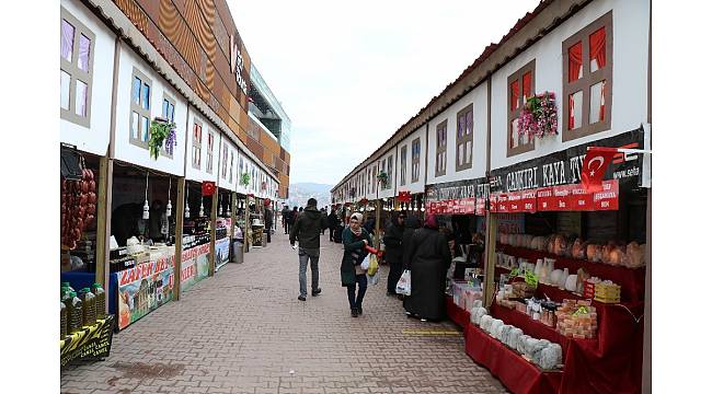 Türkiye&#39;nin yöresel tatlarını alışveriş merkezine taşıdılar