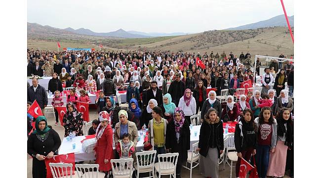 Vali Güzeloğlu, Oyuklu&#39;da vatandaşlarla bir araya geldi