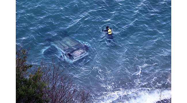 Zonguldak&#39;ta otomobil 60 metreden denize uçtu, şoför kayıp