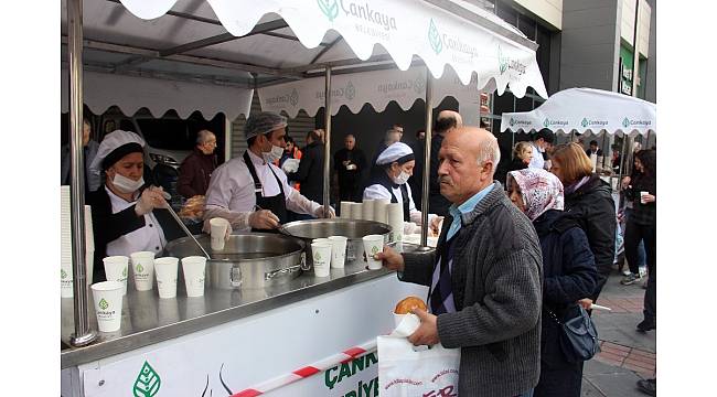 Çanakkale şehitleri ruhu için bişi ve hoşaf dağıtıldı