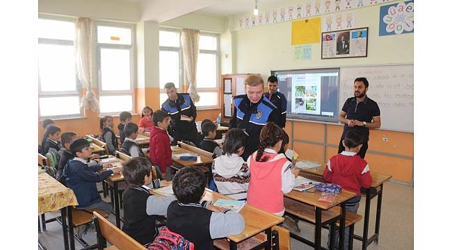 Hakkari polisinin eğitime olan desteği sürüyor